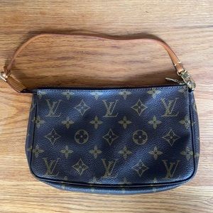 LV Pochette